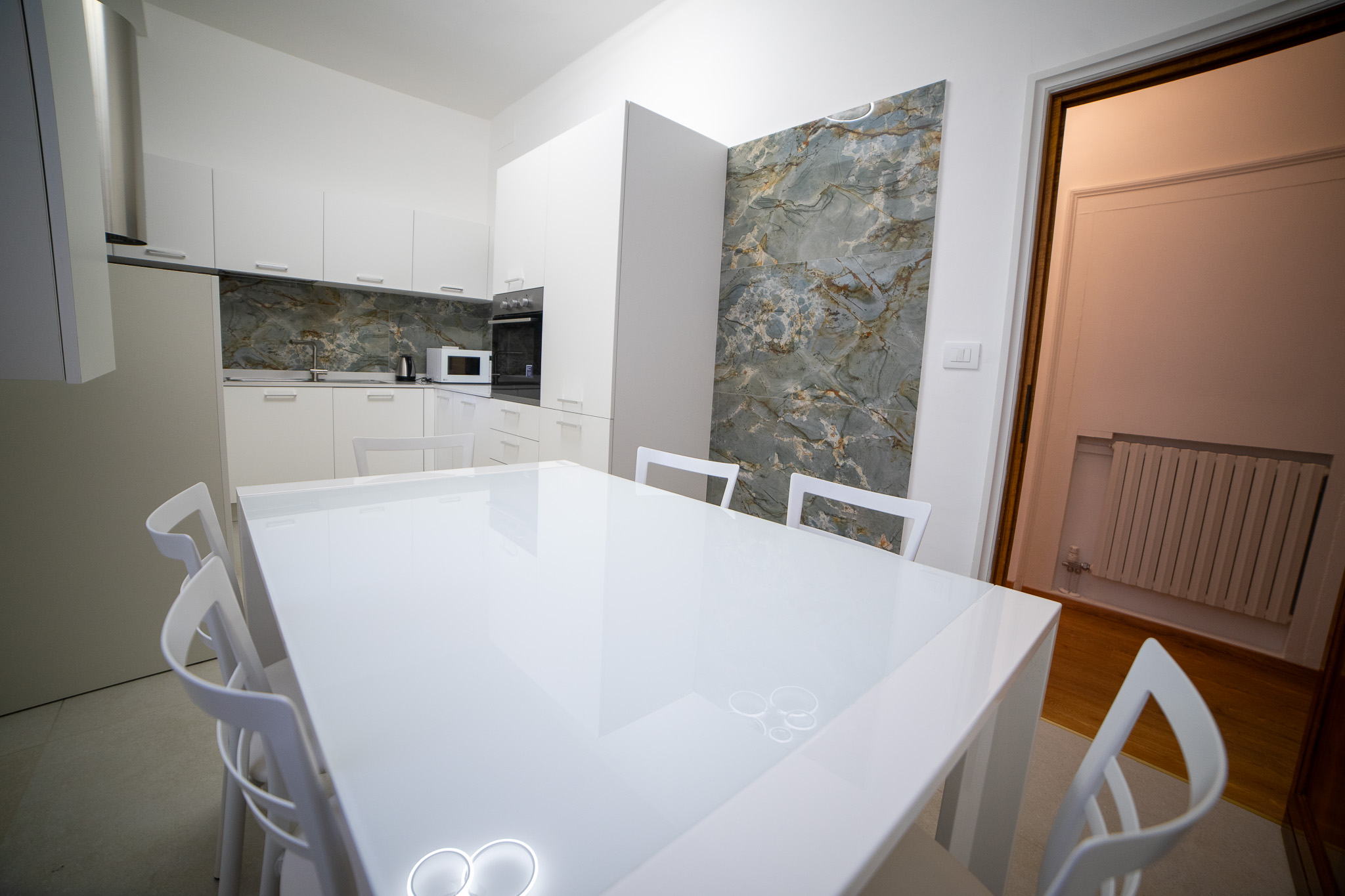 Kitchen with marble backsplash