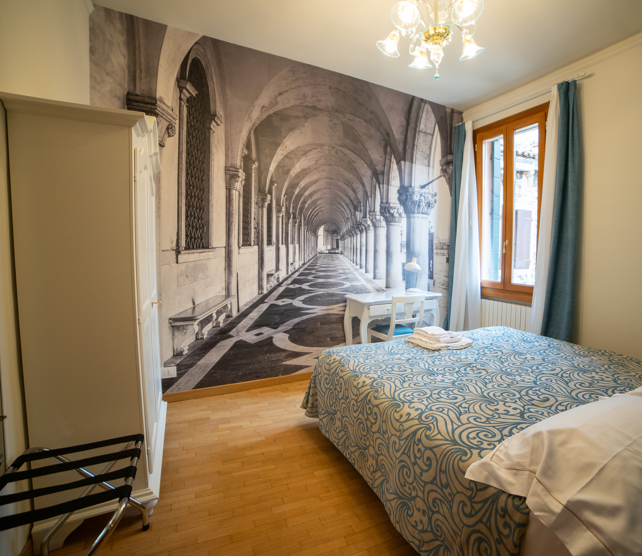 Bedroom with Palazzo Ducale mural