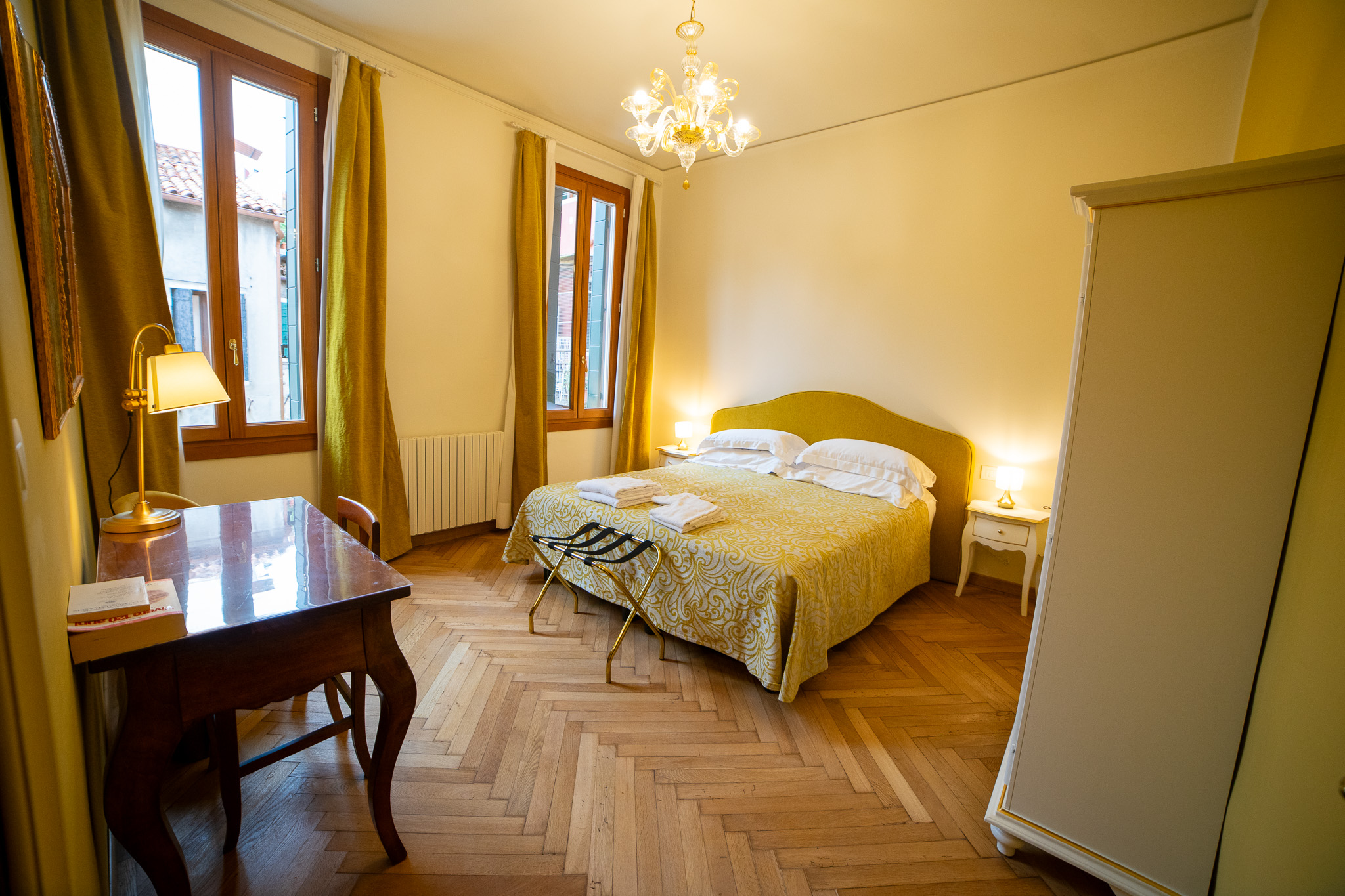 Gold bedroom with Murano chandelier