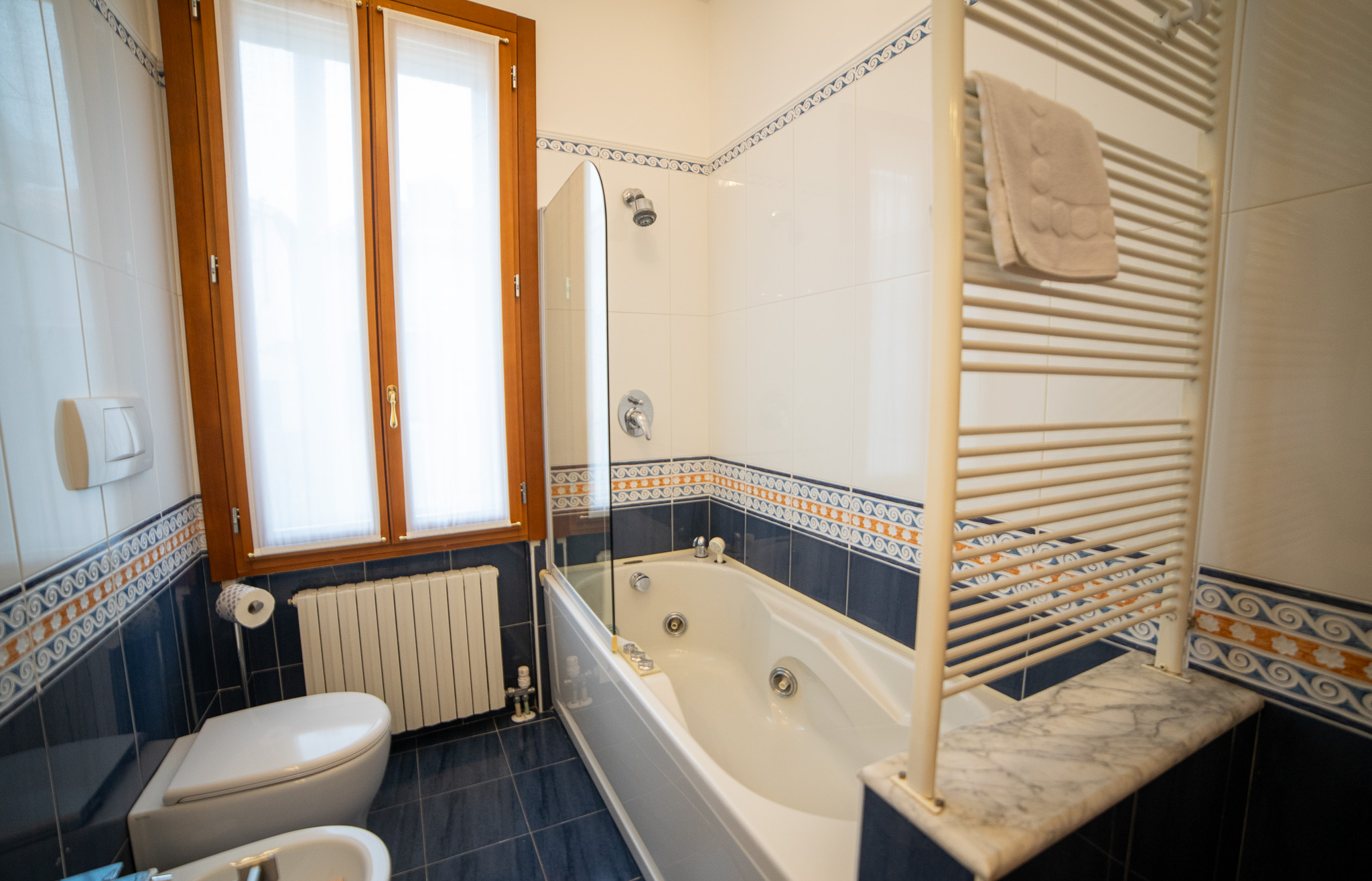 Bathroom detail Gold apartment Venice - blue ceramic tiles, vintage décor