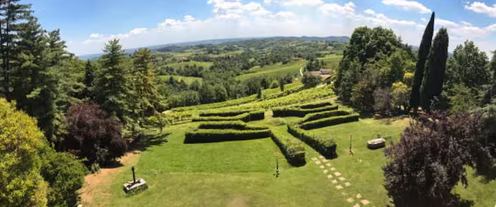 Garden maze La Torre di Rua - private garden Prosecco Hills Treviso Italy